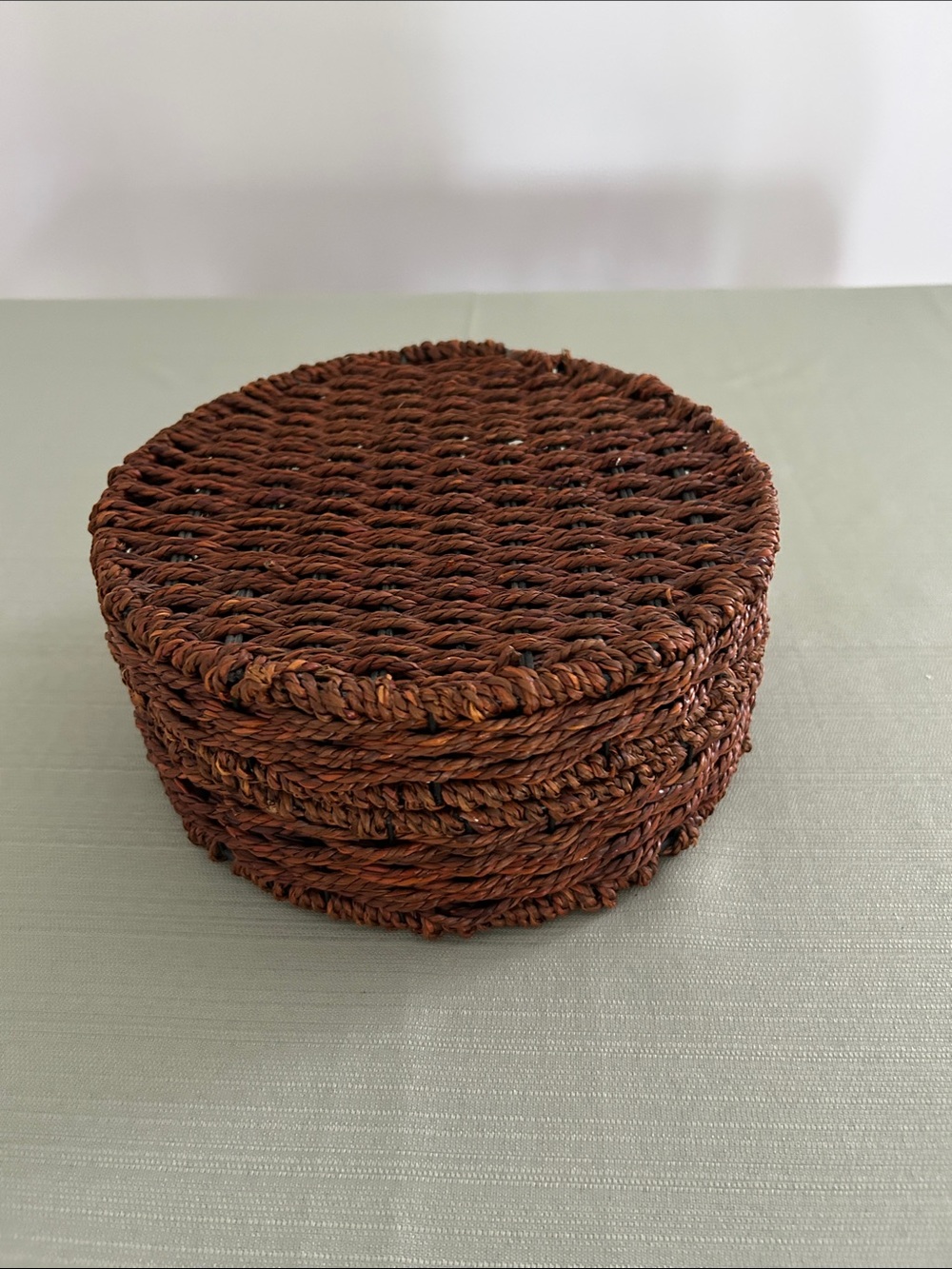 Lidded and hinged Round Woven Rattan Basket Beautiful! 9 in diameter